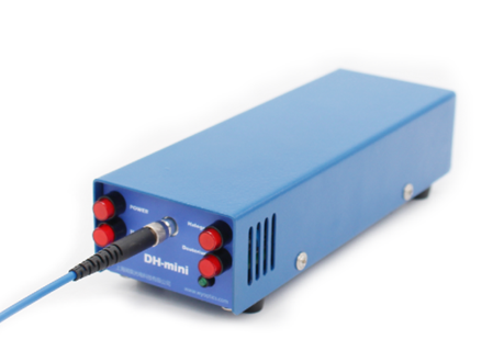 Ультра компактный дейтерий-галогеновый источник с волоконным выводом излучения DH-mini